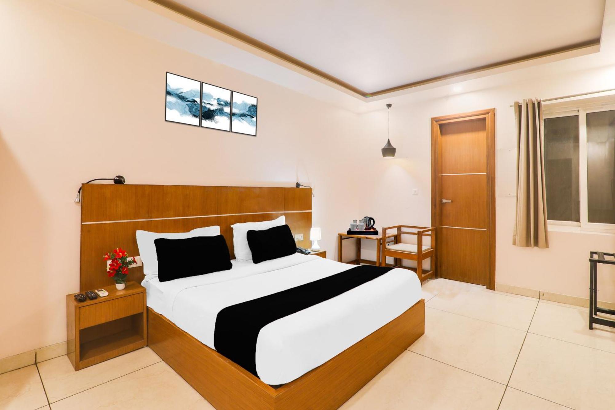 Super Townhouse Viraj Khand Formerly Veridian Inn Chinhat Luaran gambar
