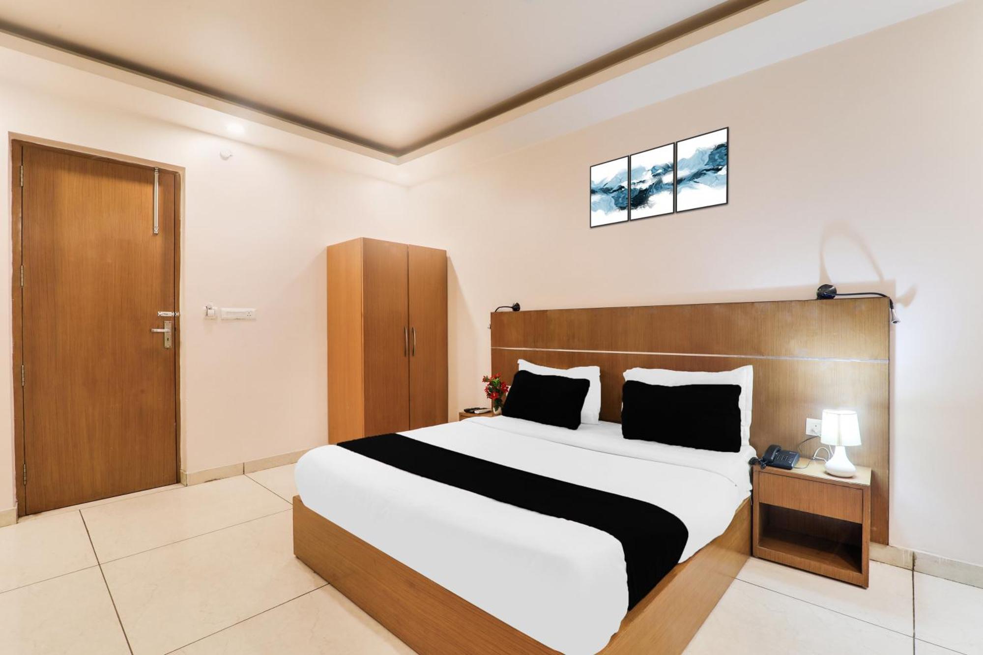 Super Townhouse Viraj Khand Formerly Veridian Inn Chinhat Luaran gambar