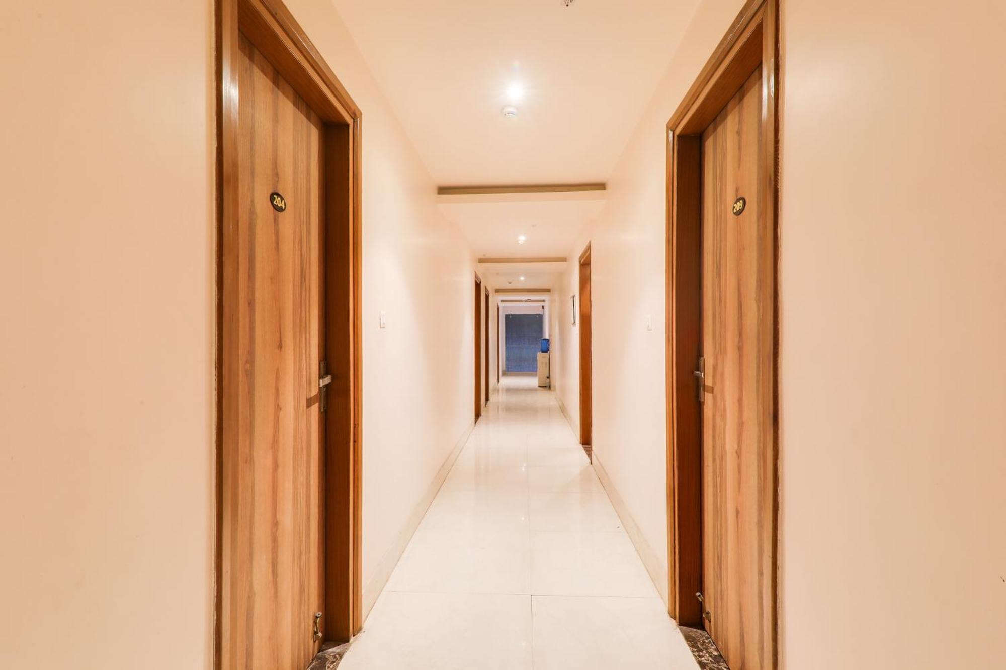 Super Townhouse Viraj Khand Formerly Veridian Inn Chinhat Luaran gambar