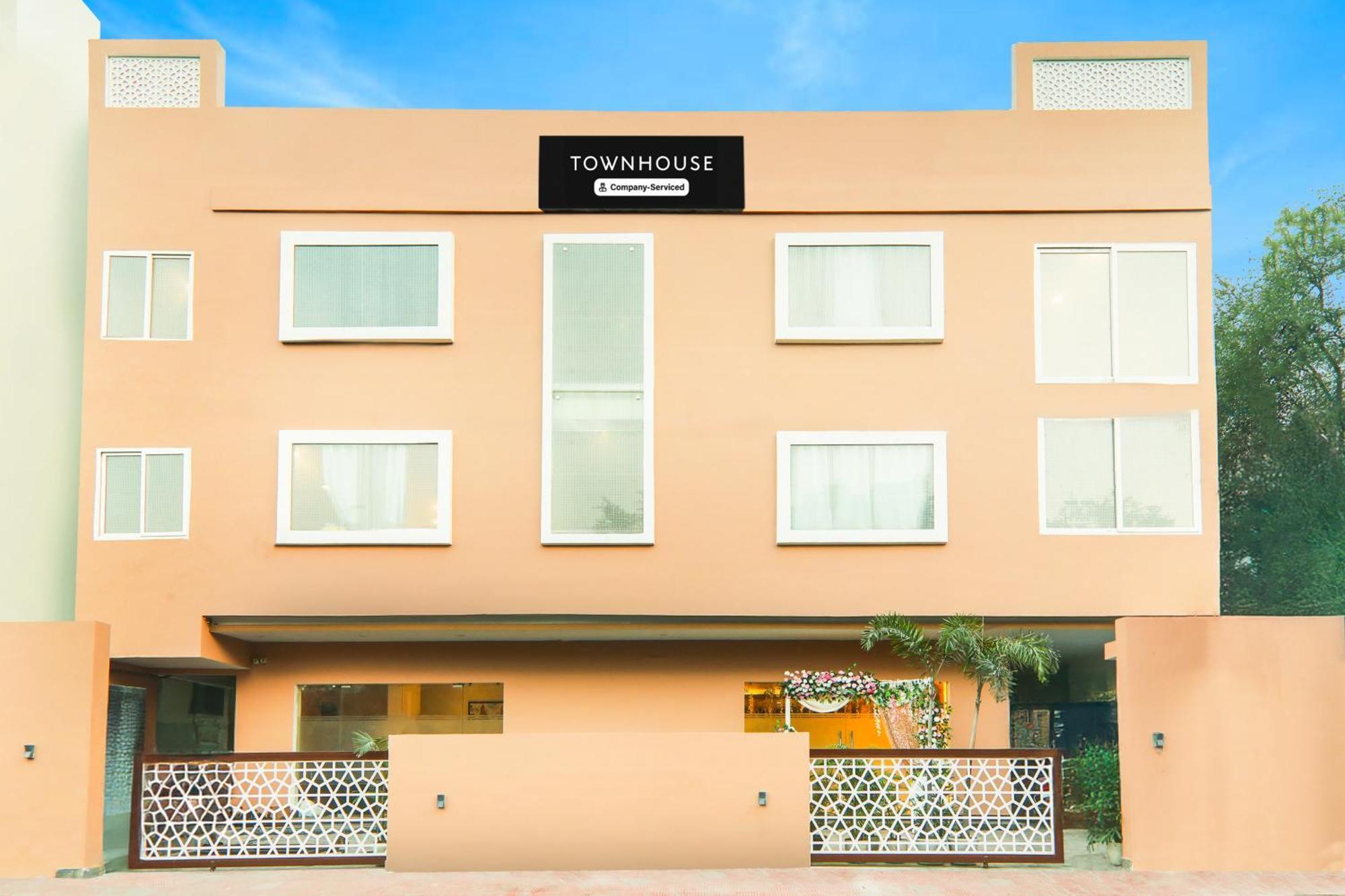 Super Townhouse Viraj Khand Formerly Veridian Inn Chinhat Luaran gambar