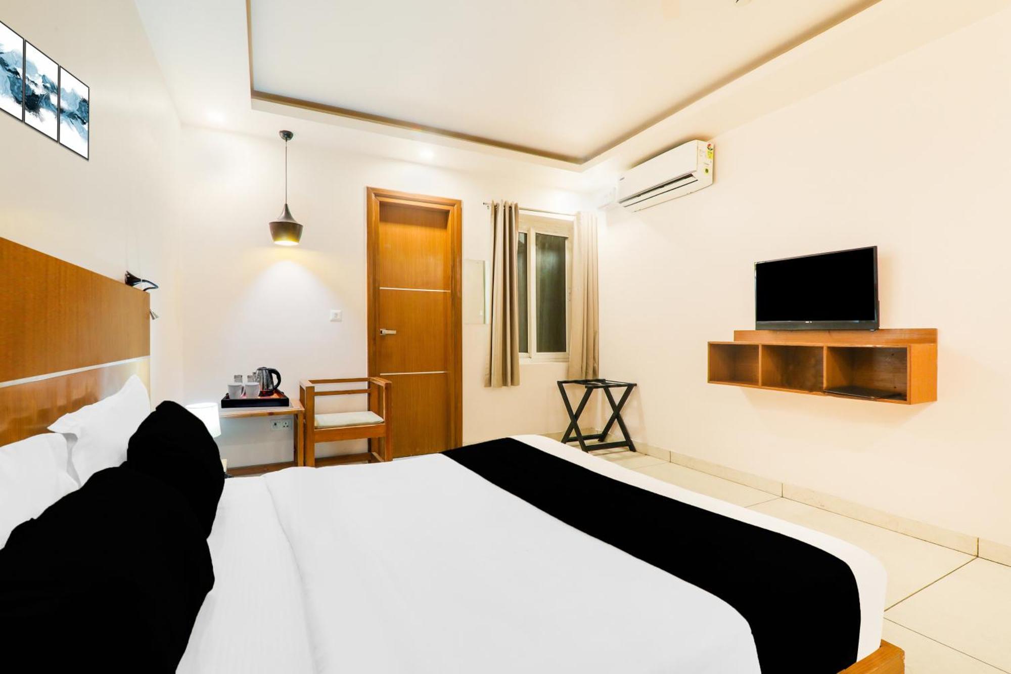 Super Townhouse Viraj Khand Formerly Veridian Inn Chinhat Luaran gambar