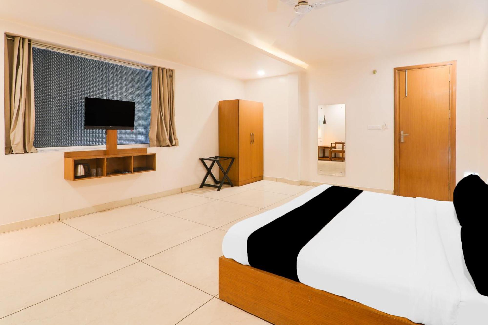 Super Townhouse Viraj Khand Formerly Veridian Inn Chinhat Luaran gambar
