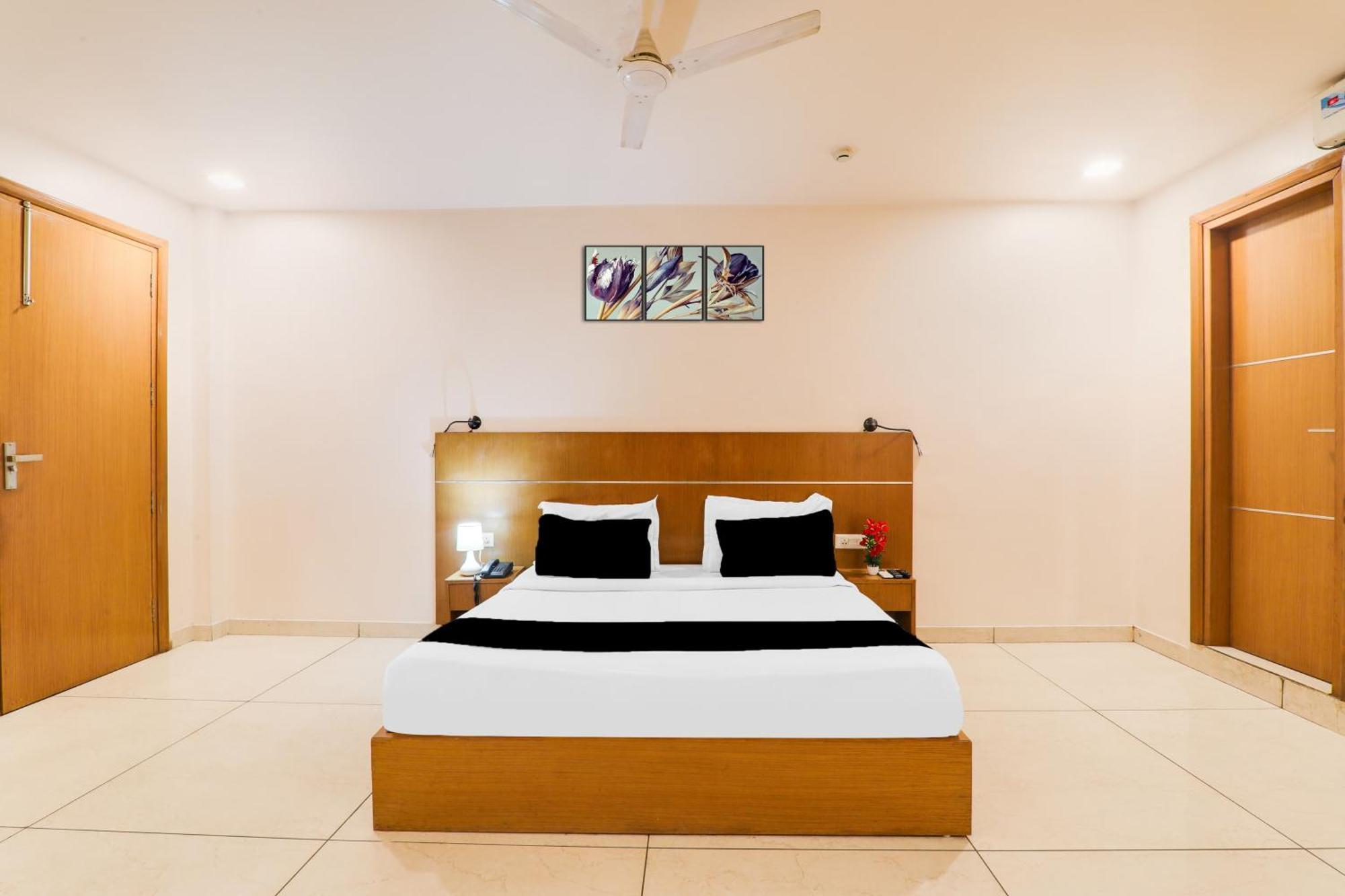 Super Townhouse Viraj Khand Formerly Veridian Inn Chinhat Luaran gambar