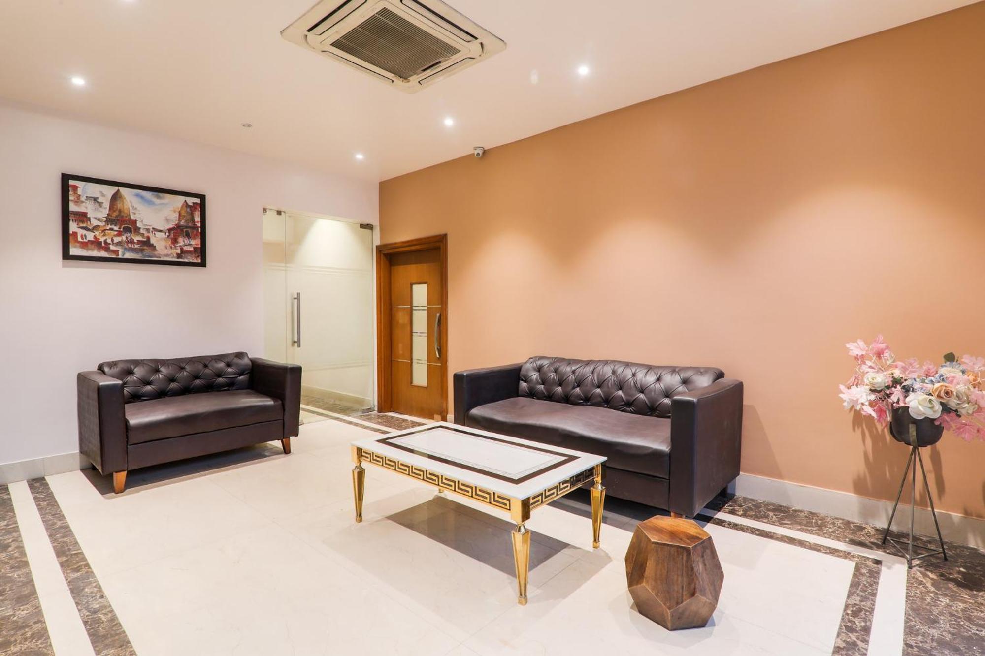 Super Townhouse Viraj Khand Formerly Veridian Inn Chinhat Luaran gambar