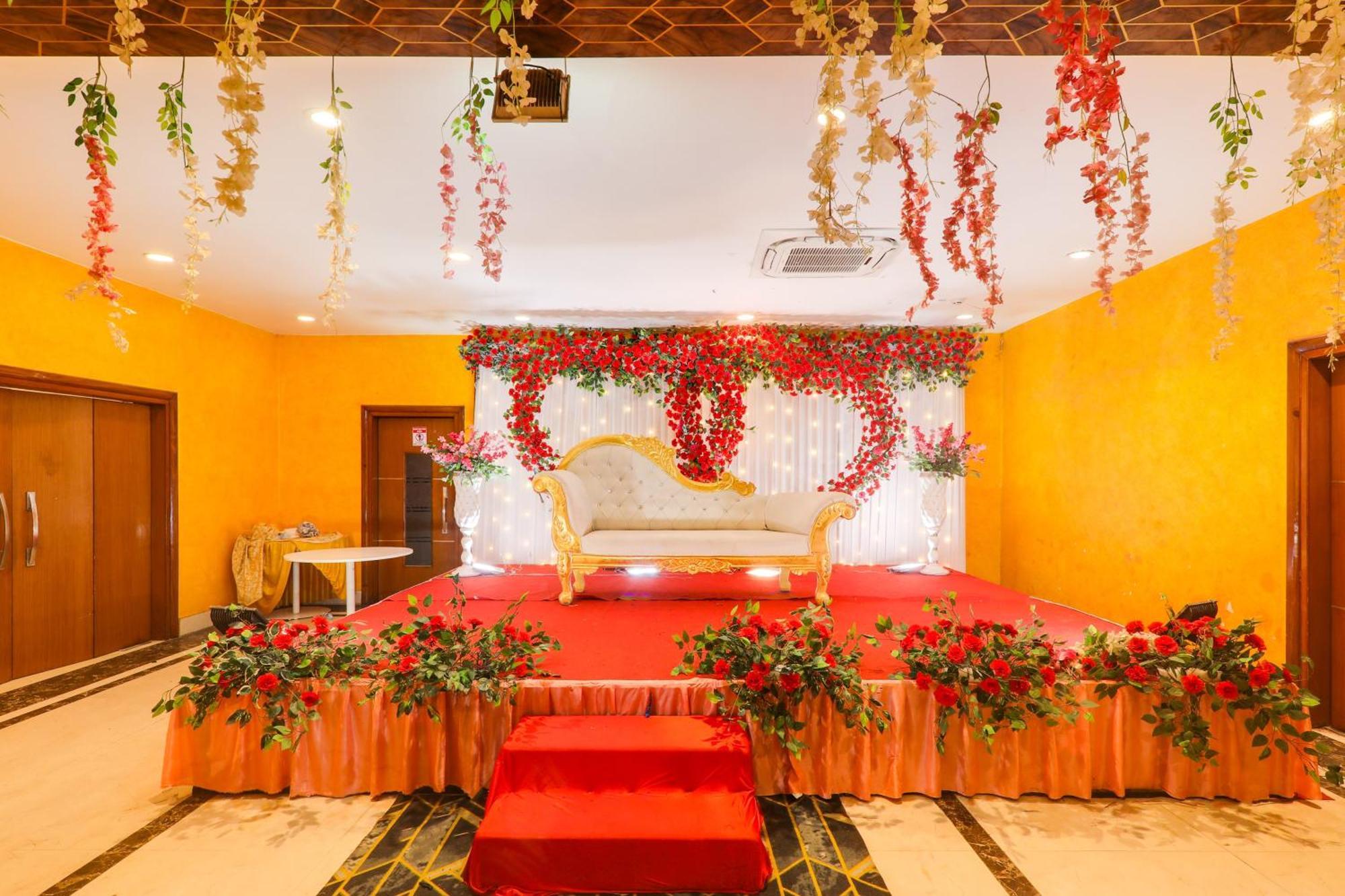 Super Townhouse Viraj Khand Formerly Veridian Inn Chinhat Luaran gambar