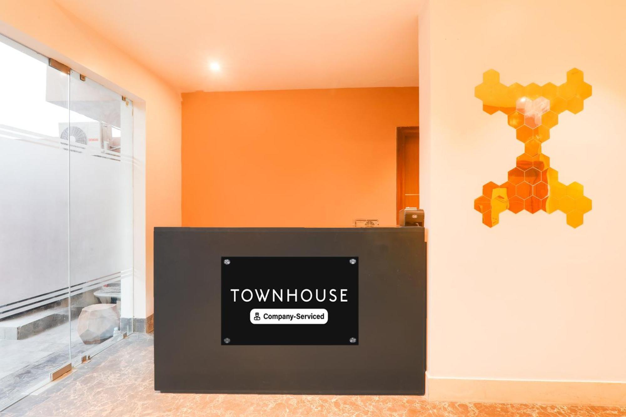 Super Townhouse Viraj Khand Formerly Veridian Inn Chinhat Luaran gambar
