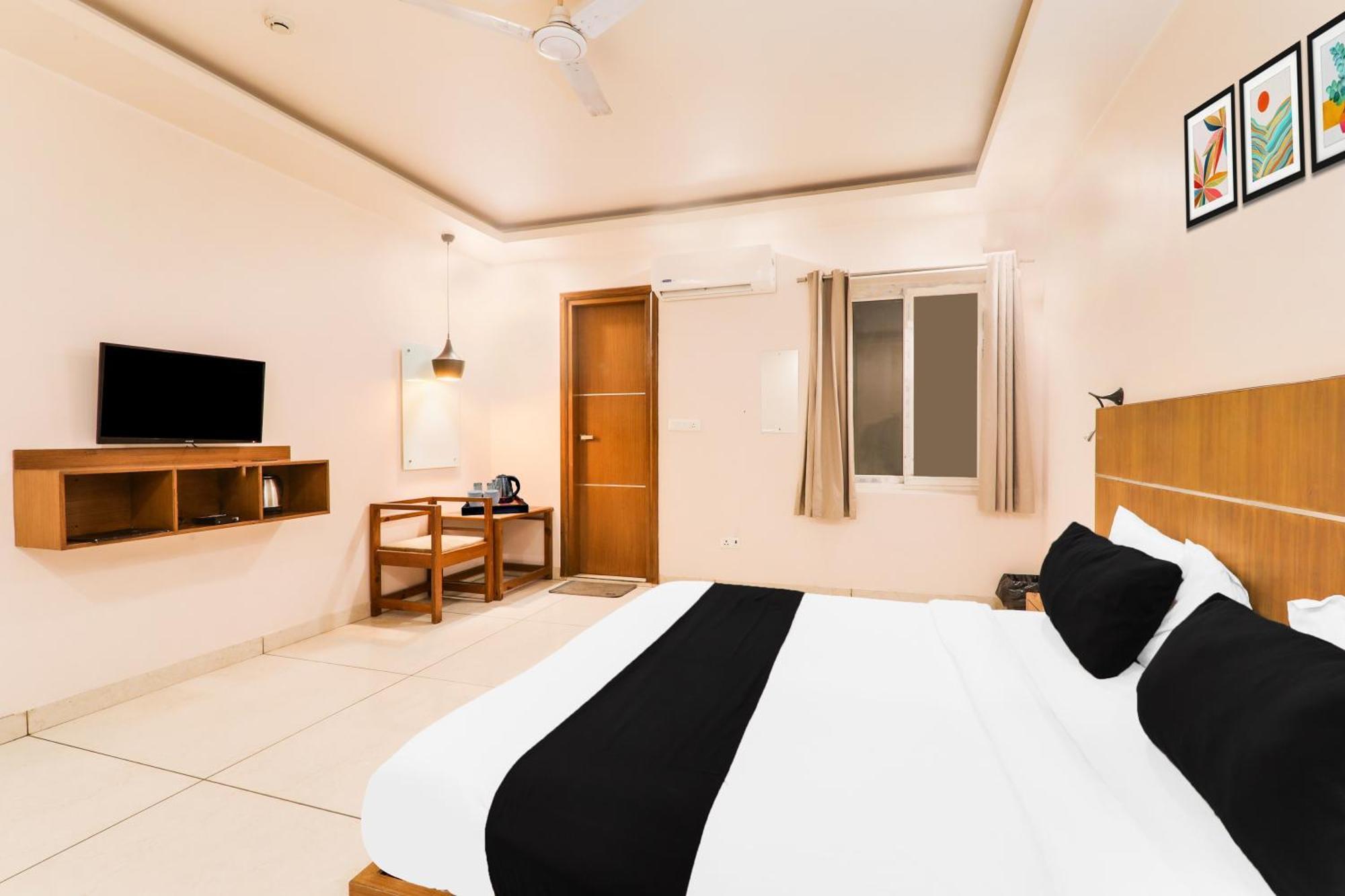 Super Townhouse Viraj Khand Formerly Veridian Inn Chinhat Luaran gambar