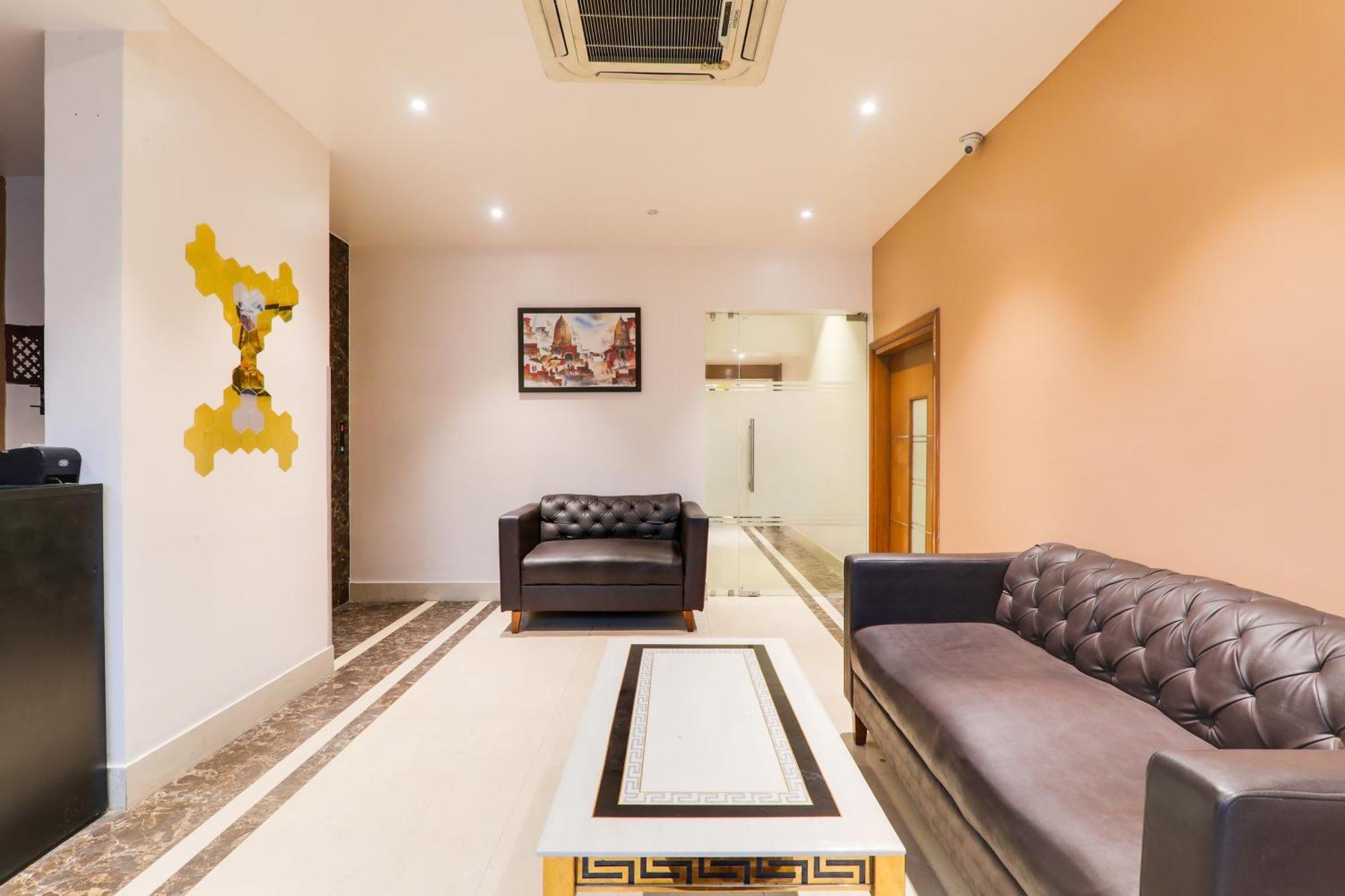 Super Townhouse Viraj Khand Formerly Veridian Inn Chinhat Luaran gambar