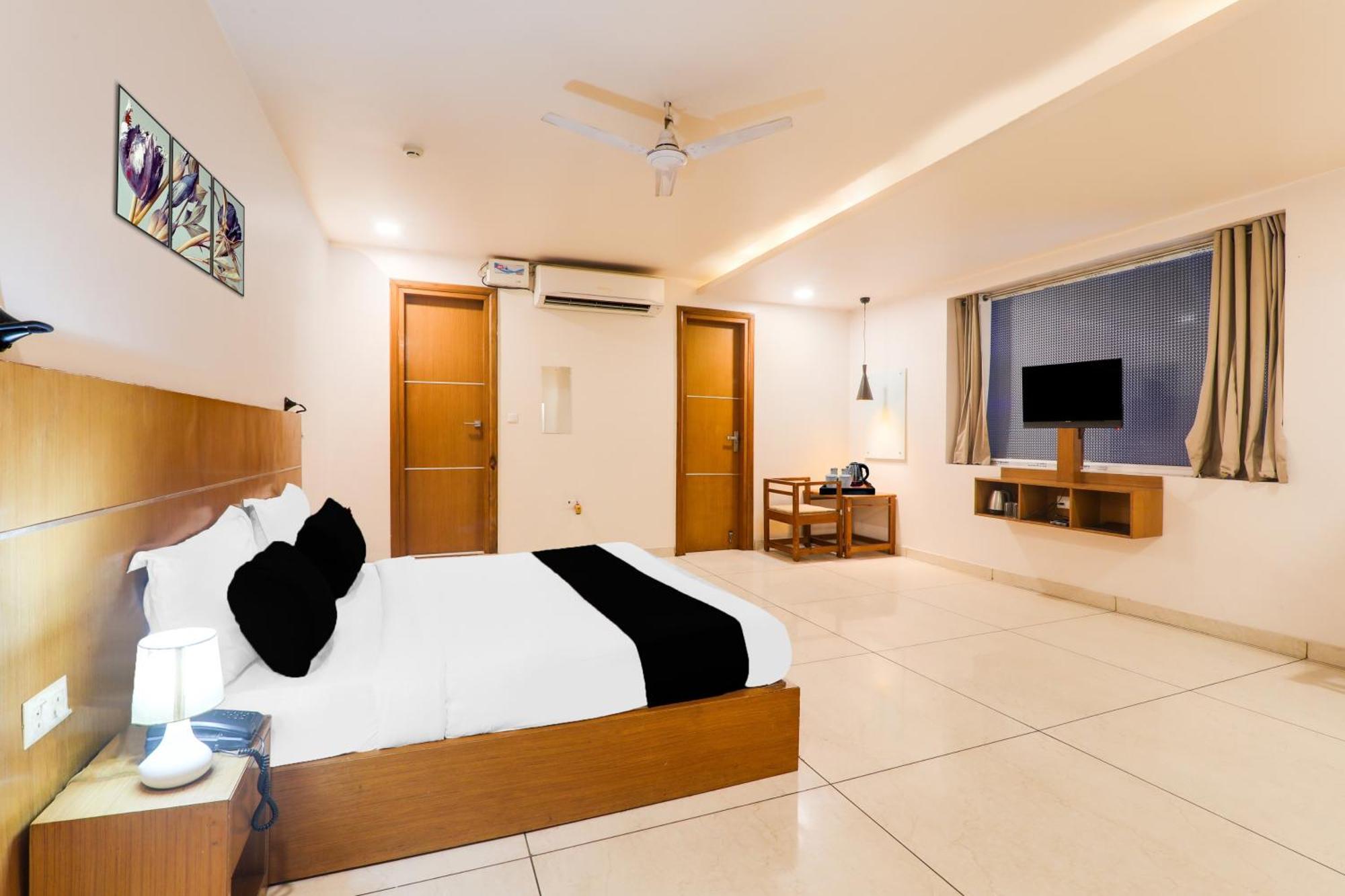 Super Townhouse Viraj Khand Formerly Veridian Inn Chinhat Luaran gambar